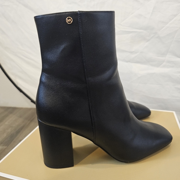 Michael Kors Black Women's Ankle Boots Sz 9.5 - Picture 1 of 5